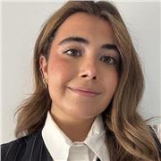 Mi nombre es Candela y tengo 21 años, doy clase a niños desde infantil y primaria hasta adolescentes de 2º de bachillerato.